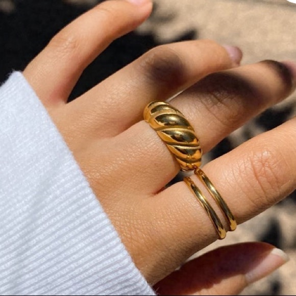 Chunky croissant ring - Picture 2 of 4